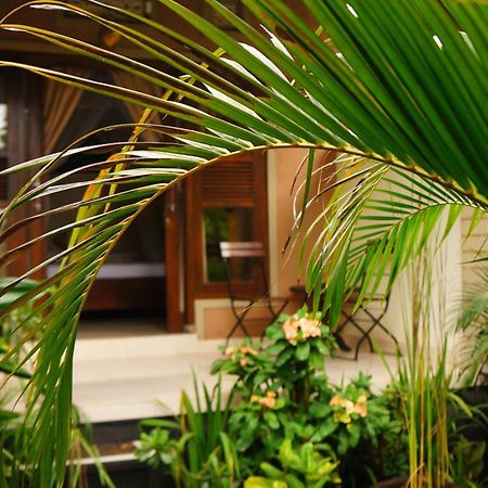 Rumahku Homestay 아메드 외부 사진