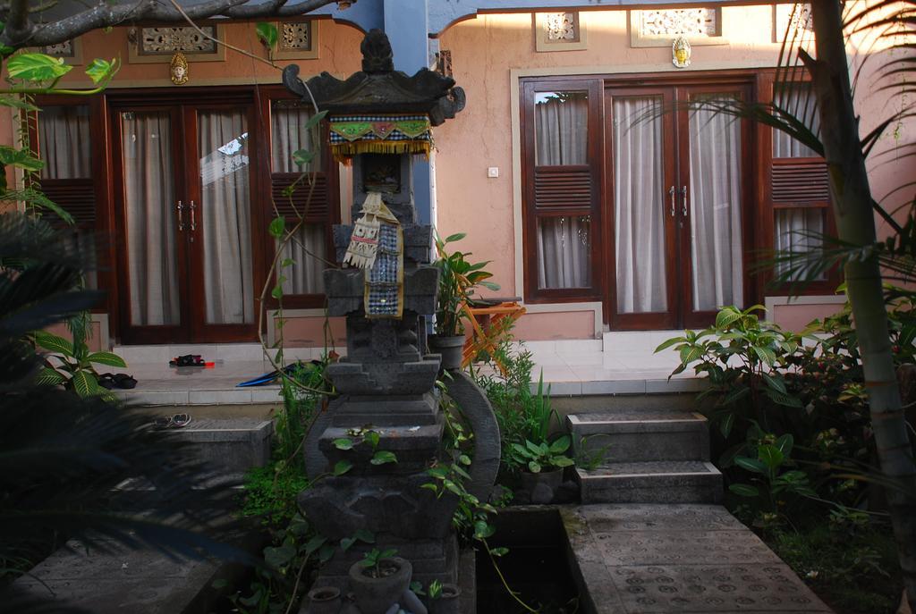Rumahku Homestay 아메드 외부 사진