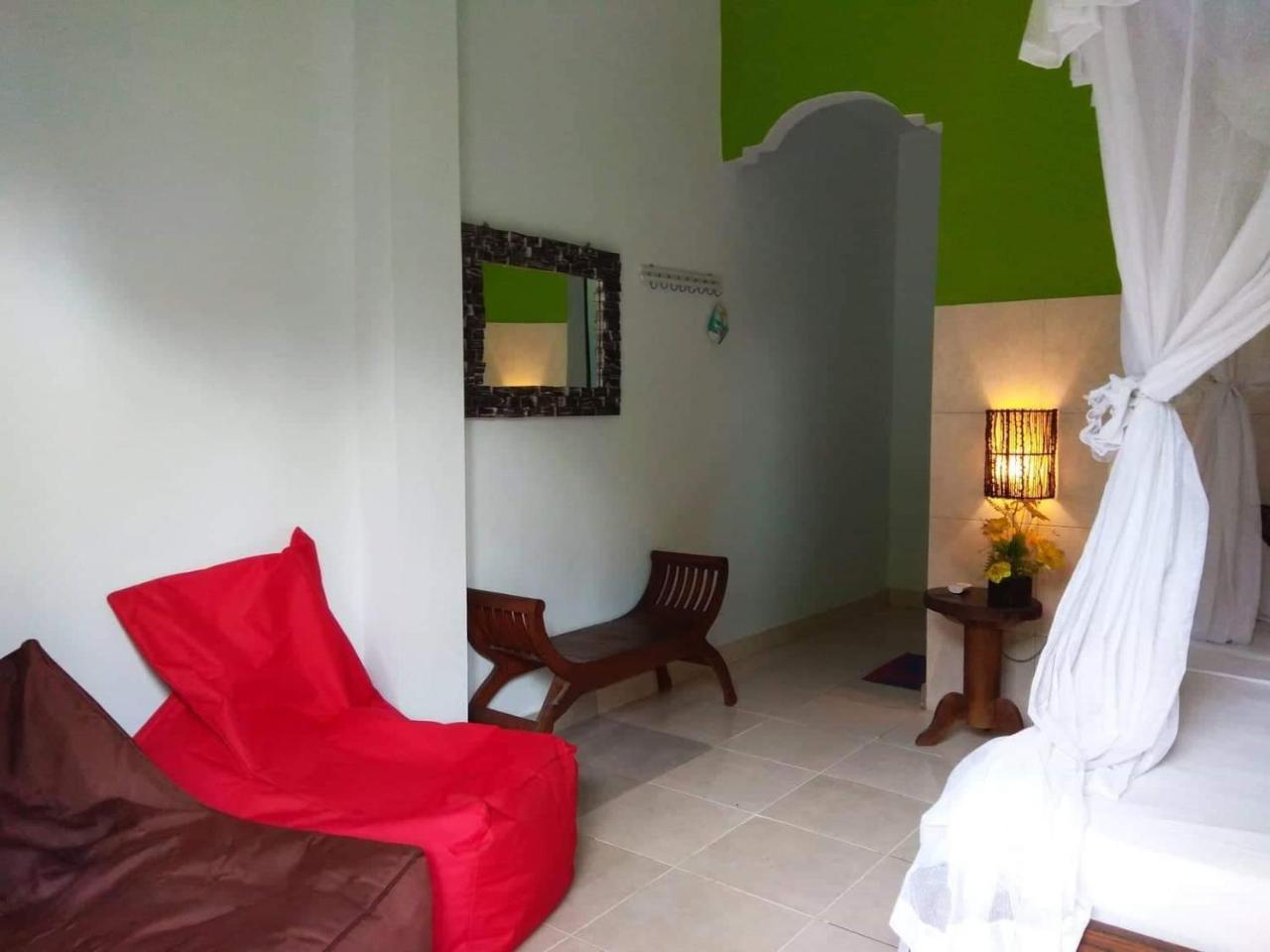 Rumahku Homestay 아메드 외부 사진